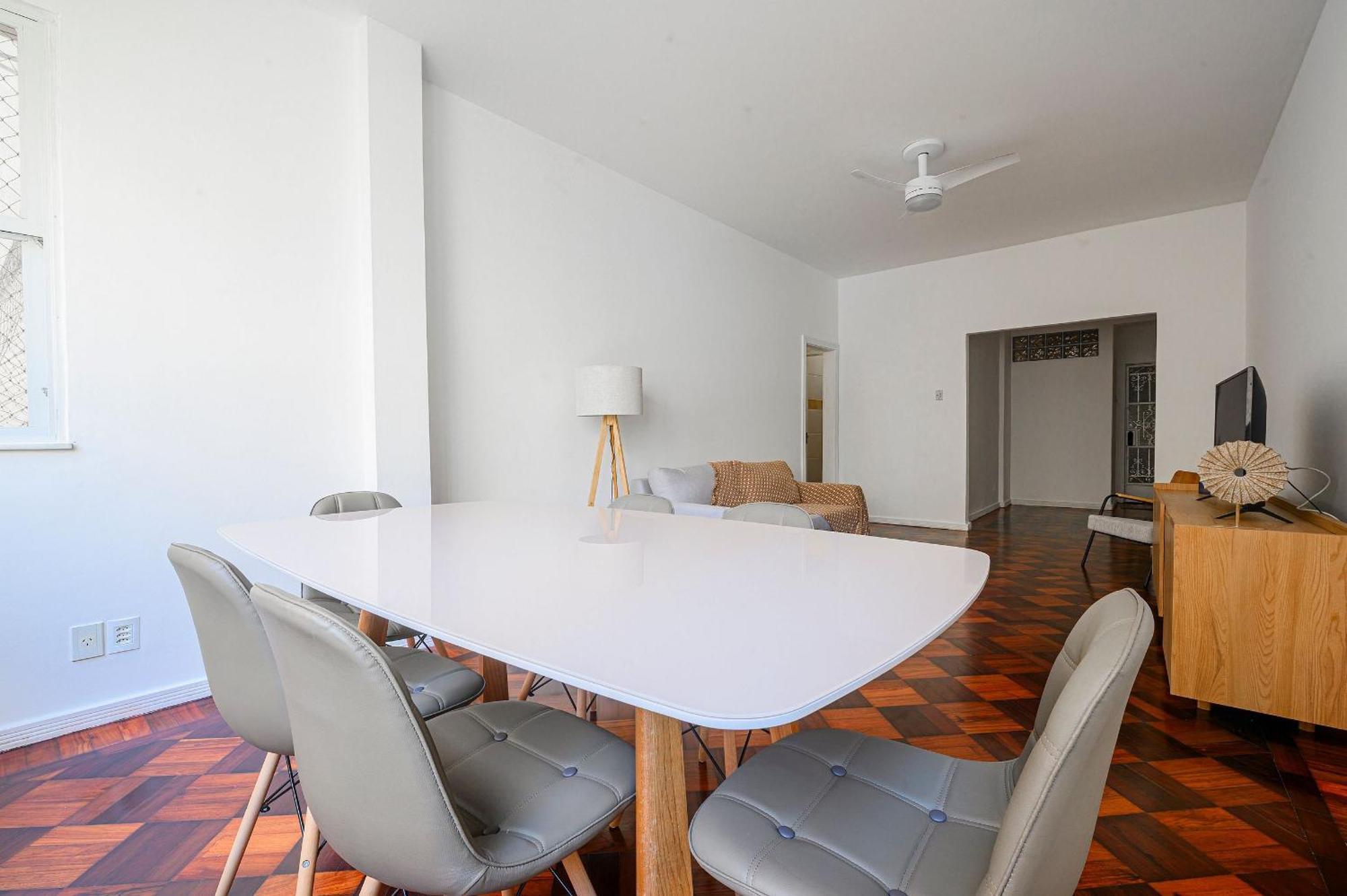 Apartamento Lindo E Espacoso Perto Da De Copacabana. *